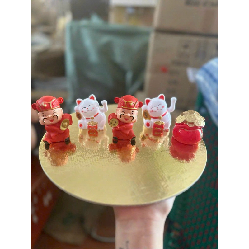 Mèo thần tài, rồng vàng, ông thần tài, hũ vàng trang trí tháp bánh tháp tỏi