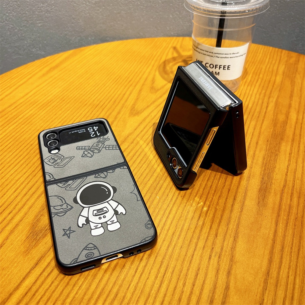 Ốp Lưng Da Astronauts Samsung Galaxy Z Flip 5 / Z Flip 4 Khắc Laser - BUM STORE GALAXY CASE