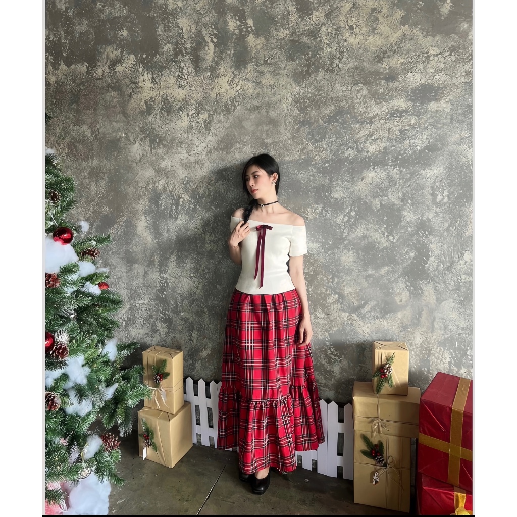 Set Đồ Nữ Noel Tiểu Thư, Set Áo Thun Bông Màu Trắng Kèm Chân Váy Dài Caro Đỏ  - ĐIỆU BOUTIQUE