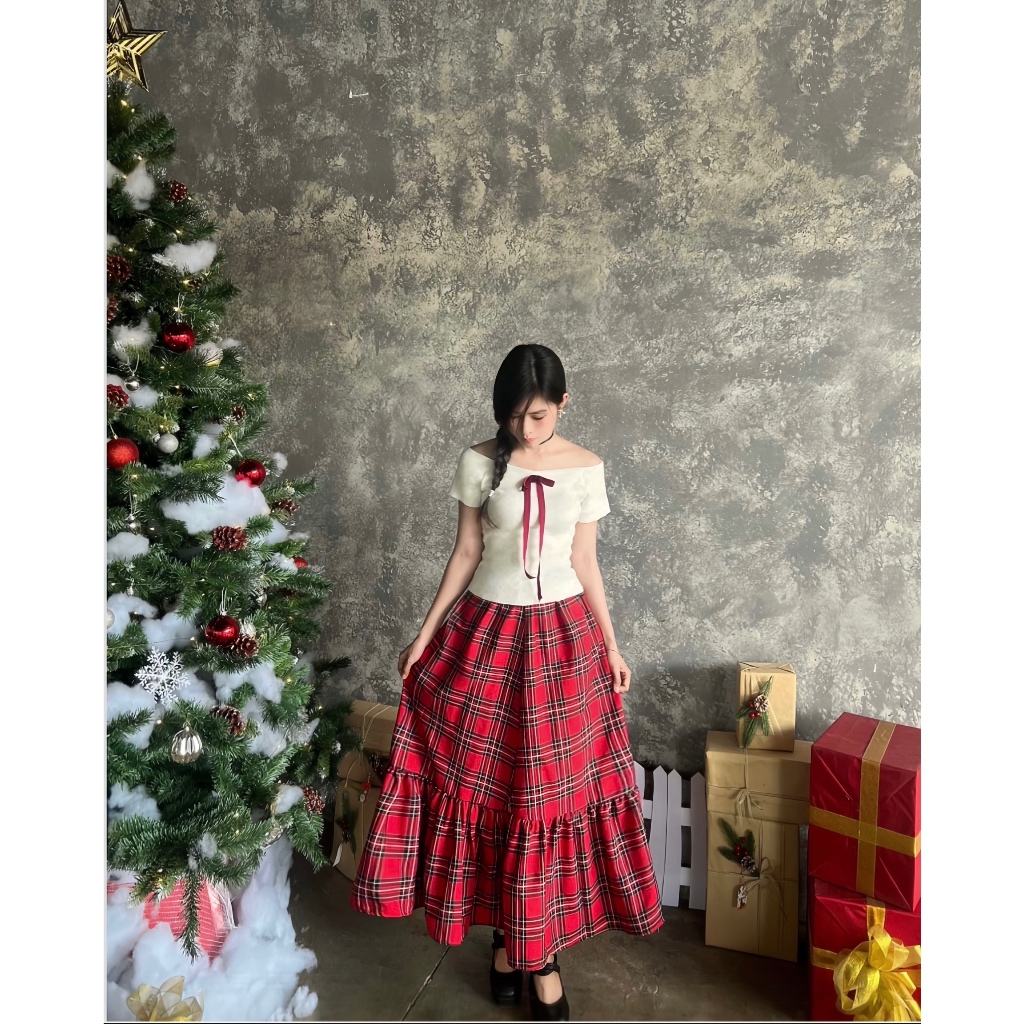 Set Đồ Nữ Noel Tiểu Thư, Set Áo Thun Bông Màu Trắng Kèm Chân Váy Dài Caro Đỏ  - ĐIỆU BOUTIQUE