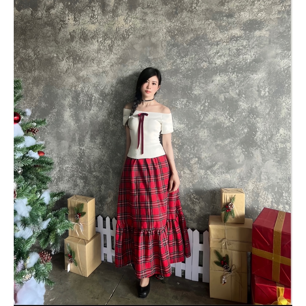 Set Đồ Nữ Noel Tiểu Thư, Set Áo Thun Bông Màu Trắng Kèm Chân Váy Dài Caro Đỏ  - ĐIỆU BOUTIQUE