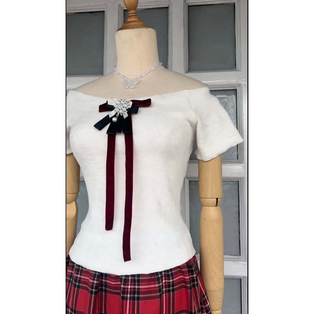 Set Đồ Nữ Noel Tiểu Thư, Set Áo Thun Bông Màu Trắng Kèm Chân Váy Dài Caro Đỏ  - ĐIỆU BOUTIQUE