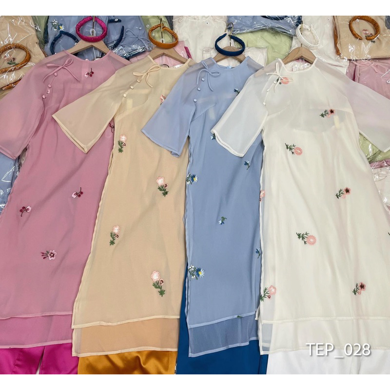 Áo dài tơ thêu hoa