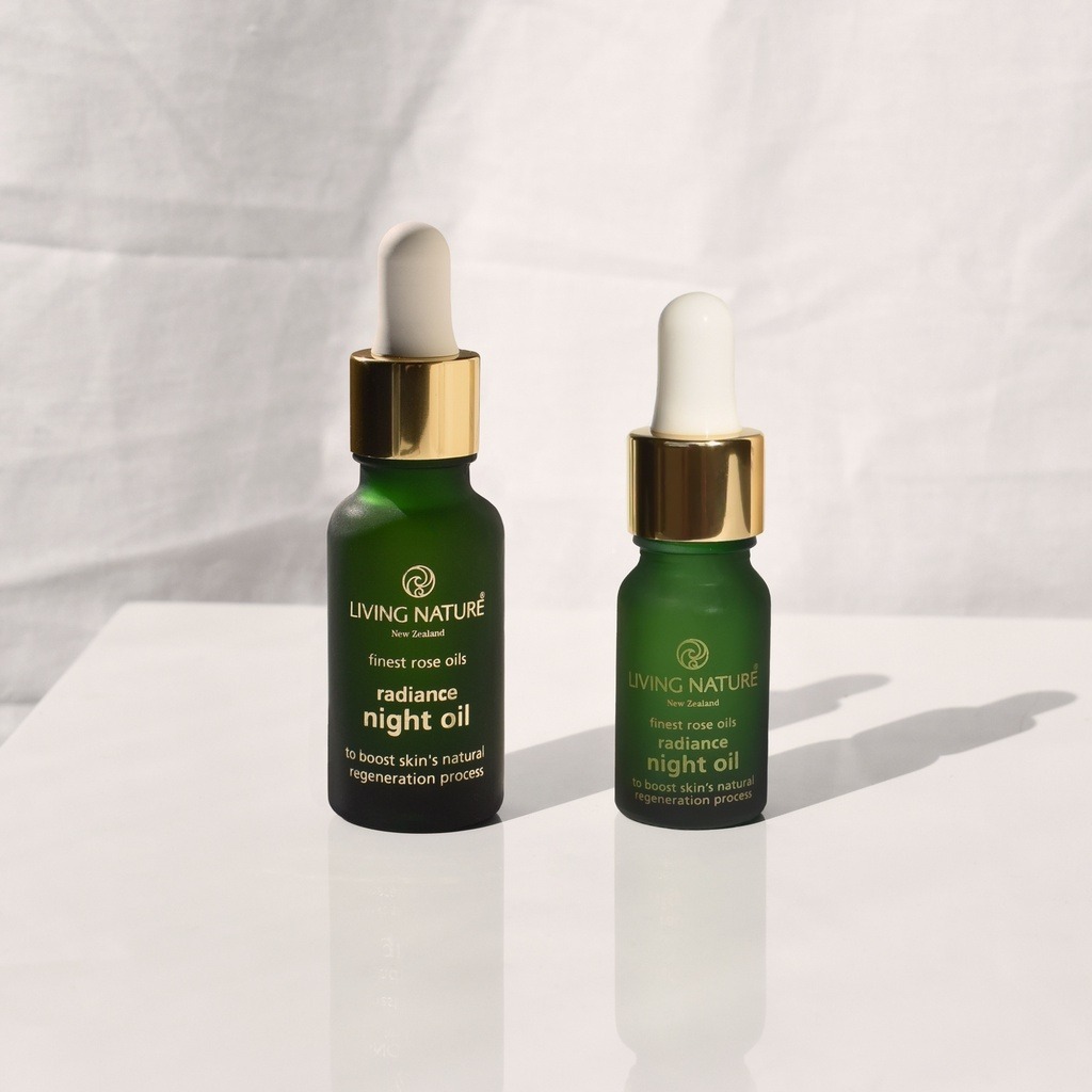 Dầu dưỡng sáng da, mờ thâm Living Nature Radiance Night Oil 18ml