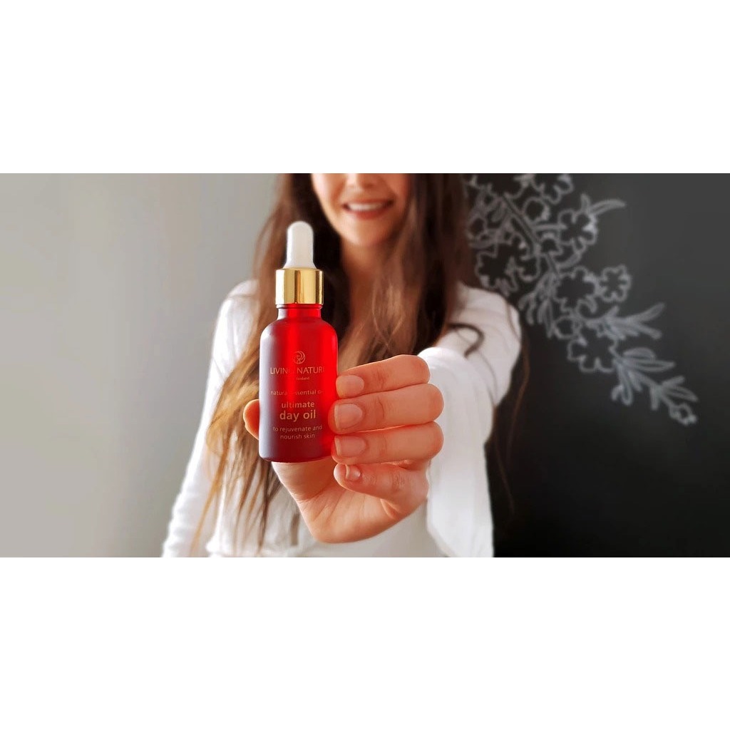 Dầu dưỡng da Living Nature Ultimate Day Oil 30ml