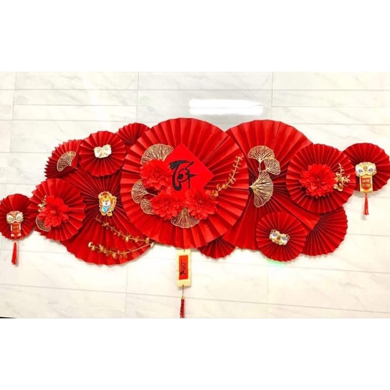 Quạt giấy đỏ trang trí Tết gấp sẵn kèm phụ kiện hoa mai, chữ thư pháp decor