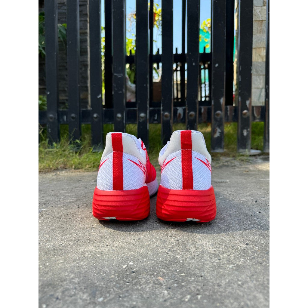 Giày thể thao chạy bộ nam nữ Goya Strides 2 năm 2024 màu trắng đỏ