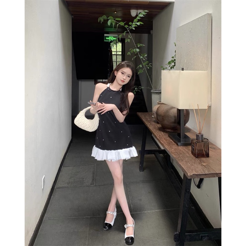 A12 [ORDER] Đầm đen cổ yếm thắt eo