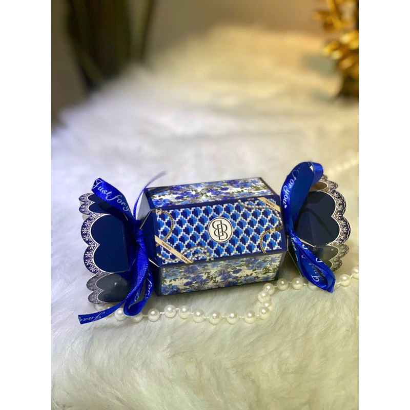 Kẹo nơ làm giỏ quà