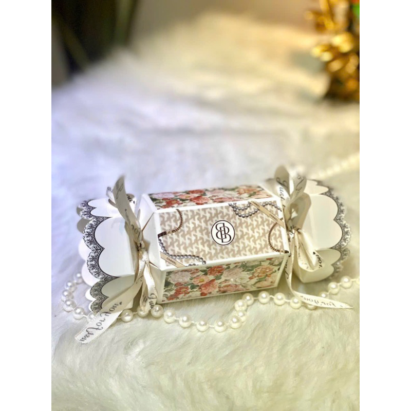 Kẹo nơ làm giỏ quà