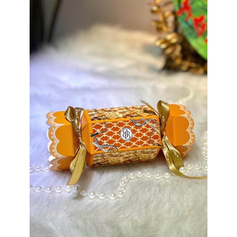 Kẹo nơ làm giỏ quà