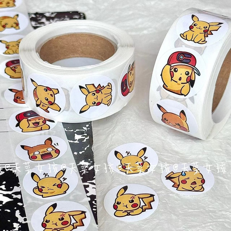 Cuộn 500 hình dán/ Miếng Dán Pokemon Pikachu Chống Va Đập Cho Điện Thoại / Laptop / Notebook