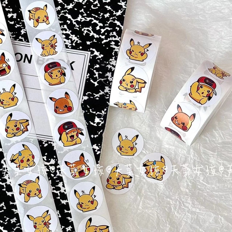 Cuộn 500 hình dán/ Miếng Dán Pokemon Pikachu Chống Va Đập Cho Điện Thoại / Laptop / Notebook