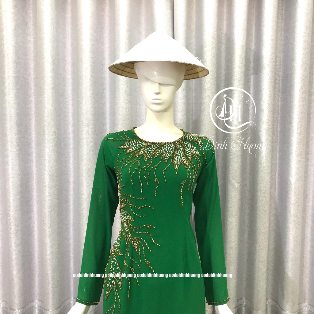 Áo dài trung niên Đinh Hương vải chifon 4 tà xanh két đính kết