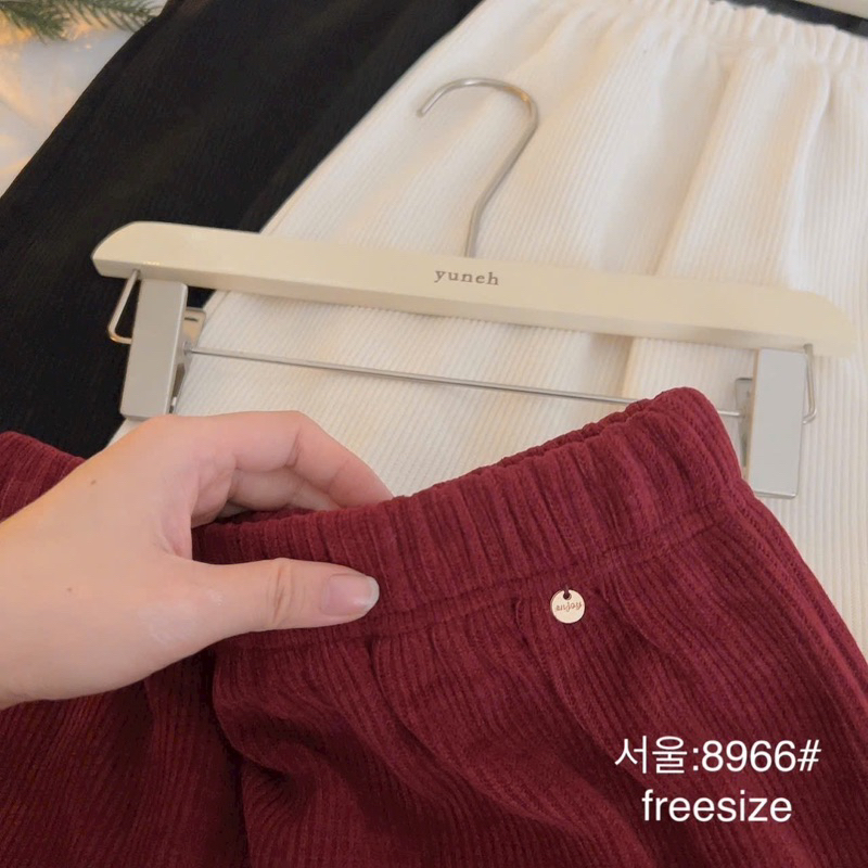 Chân váy nhung tăm