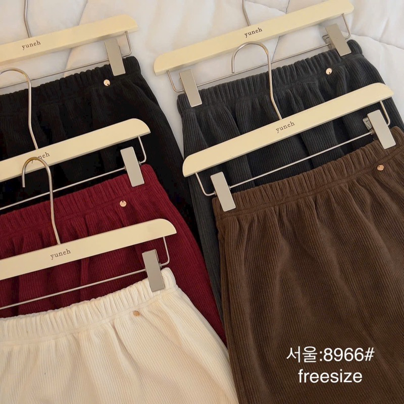 Chân váy nhung tăm