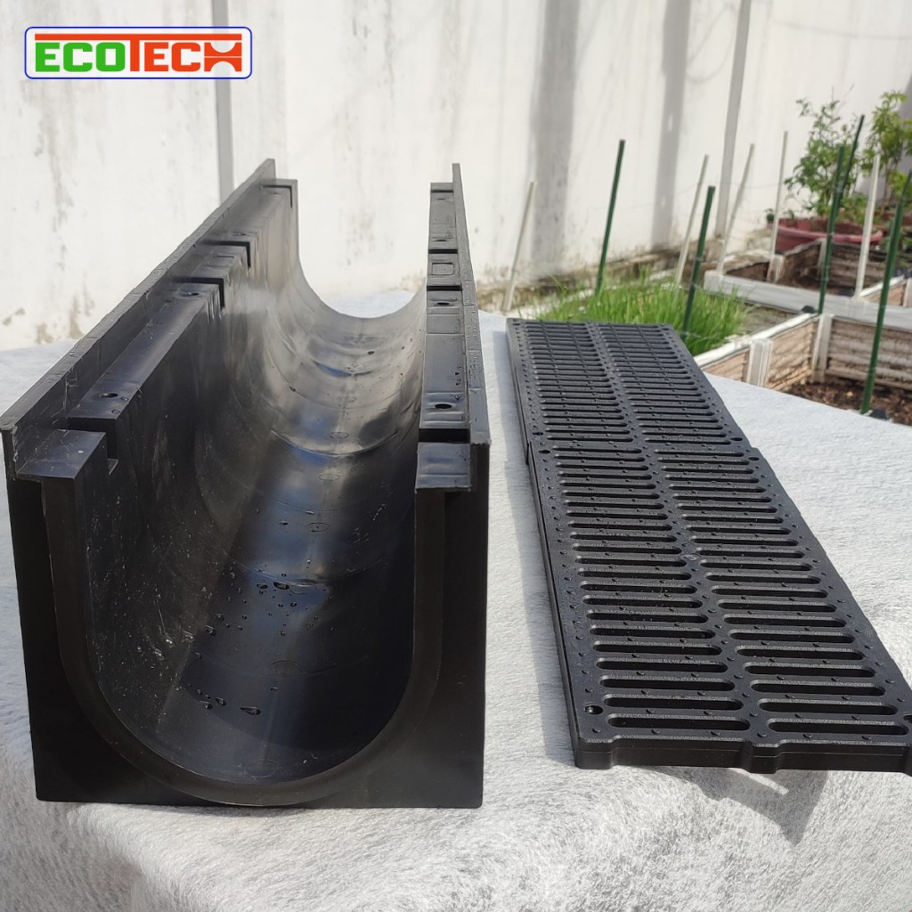 NẮP KÊNH THOÁT NƯỚC HDPE 2 kích thước 200x20x500 và 250x20x500: Tải trọng 3 tấn, kết cấu chắc chắn, chống trơn trượt.