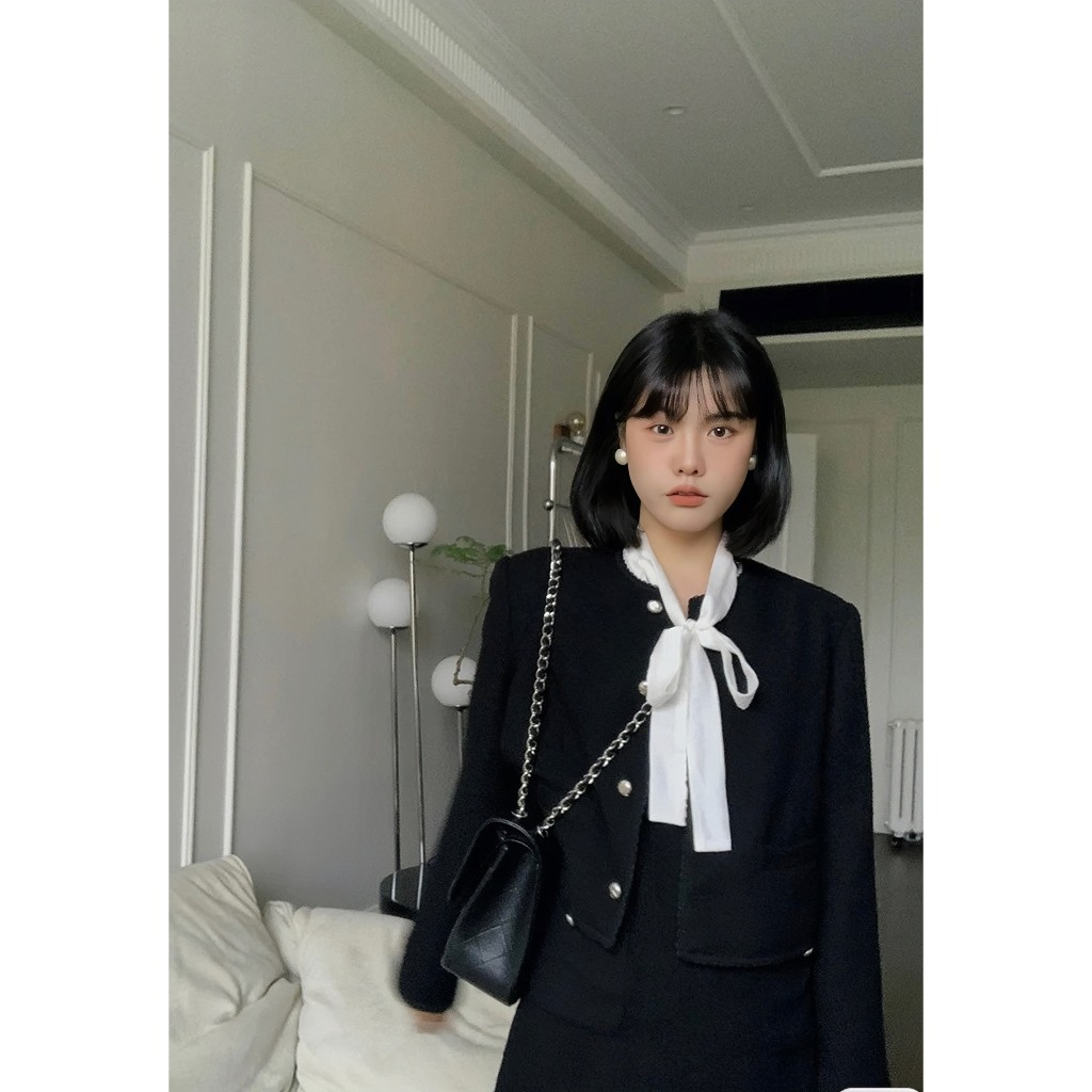 Áo khoác dạ tweed Cerise dài tay có viền ren trang trí, túi trước, đệm vai, bên trong có lót lụa full size hàng thiết kế