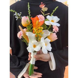 Bó hoa cầm tay cô dâu bằng lụa