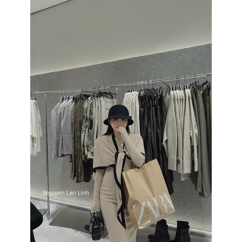 Váy body be len kèm khăn