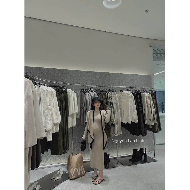 Váy body be len kèm khăn