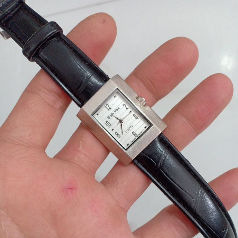 đồng hồ si nhật nam nữ hiệu BODY MAX mặt vuông tank dây da độ mới cao 94% phù hợp nam tay nhỏ với nữ tay to