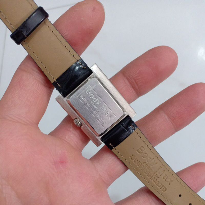 Đồng hồ si nhật nam nữ hiệu BODY MAX mặt vuông tank dây da độ mới cao 94% phù hợp nam tay nhỏ với nữ tay to