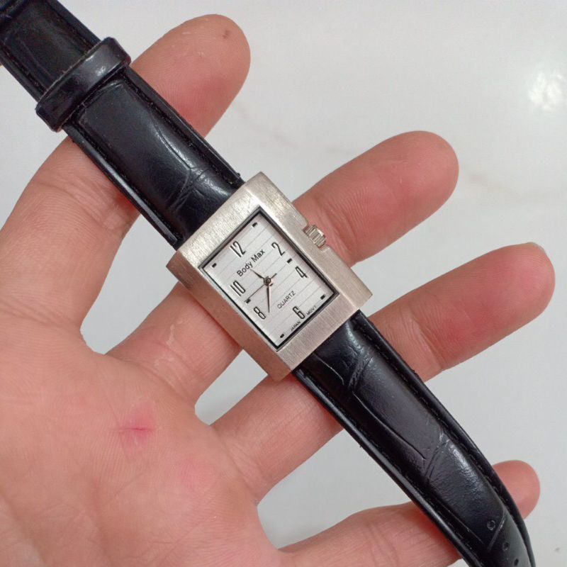 Đồng hồ si nhật nam nữ hiệu BODY MAX mặt vuông tank dây da độ mới cao 94% phù hợp nam tay nhỏ với nữ tay to