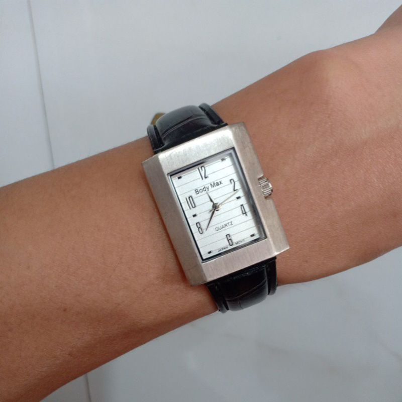 Đồng hồ si nhật nam nữ hiệu BODY MAX mặt vuông tank dây da độ mới cao 94% phù hợp nam tay nhỏ với nữ tay to