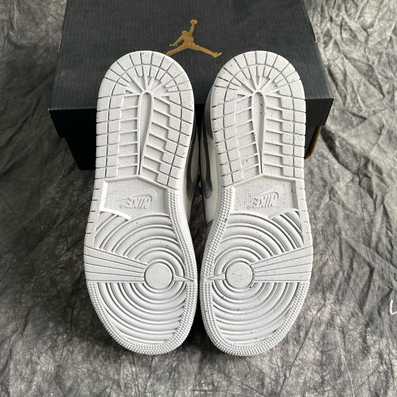 Giày Thể Thao Jordan 1 Low Steel Grey Màu Xám Trắng Móc Thêu Chỉ