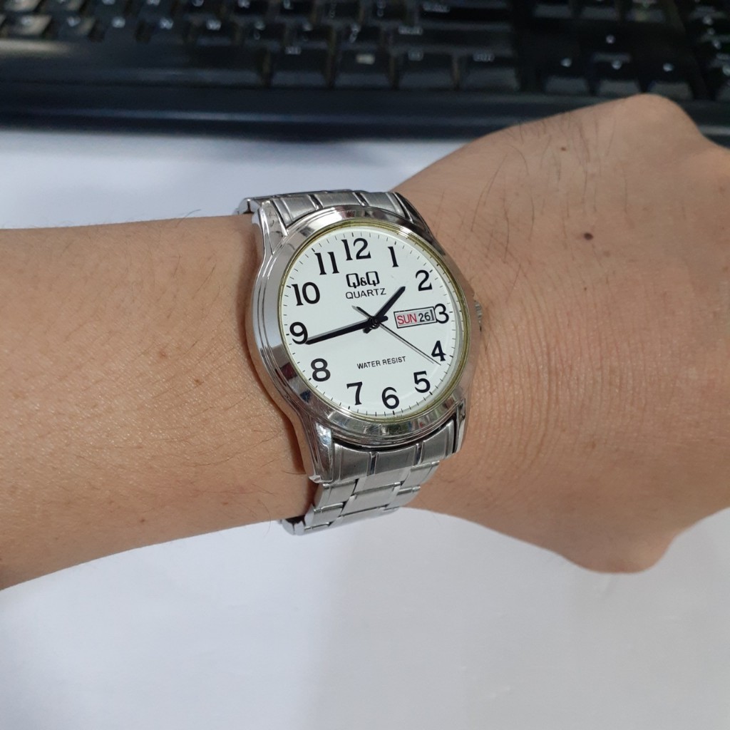 Đồng hồ nam size mặt to 40mm Q&Q dây thép có lịch second hand si Nhật