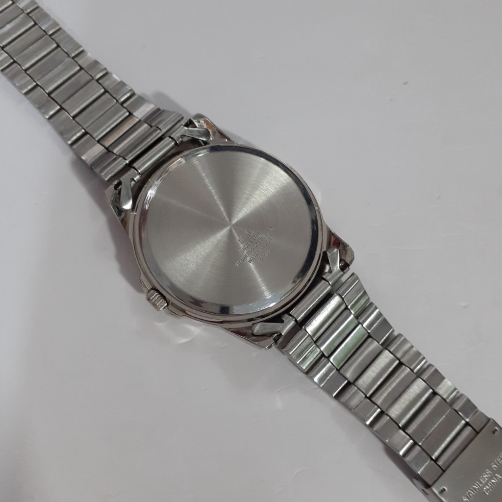 Đồng hồ nam size mặt to 40mm Q&Q dây thép có lịch second hand si Nhật