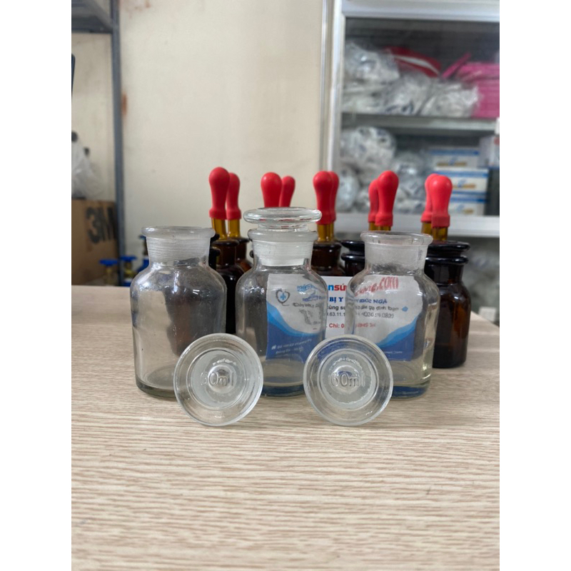 Chai thuỷ tinh dung tích 60ml màu trắng,màu nâu dùng trong phòng thí nghiệm
