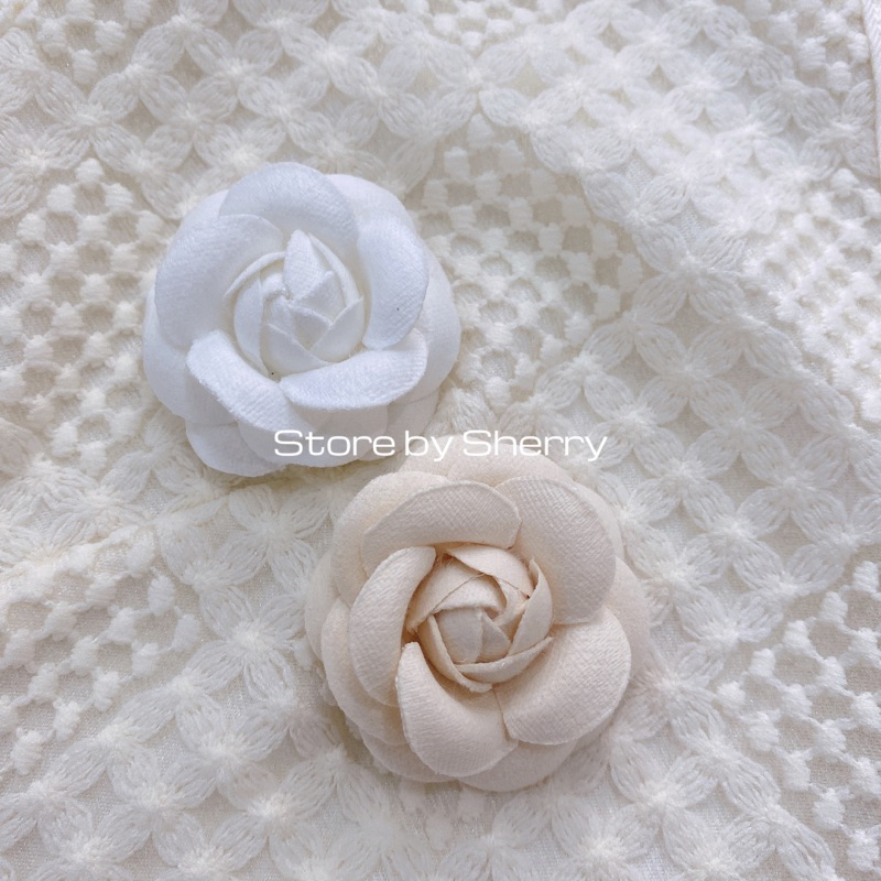 Nam châm cài áo hoa trà Store By Sherry, không làm hỏng váy áo