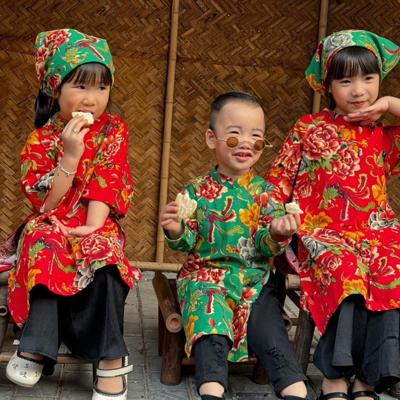 Áo dài Chăn Công cho bé