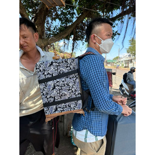balo đeo lồng chim