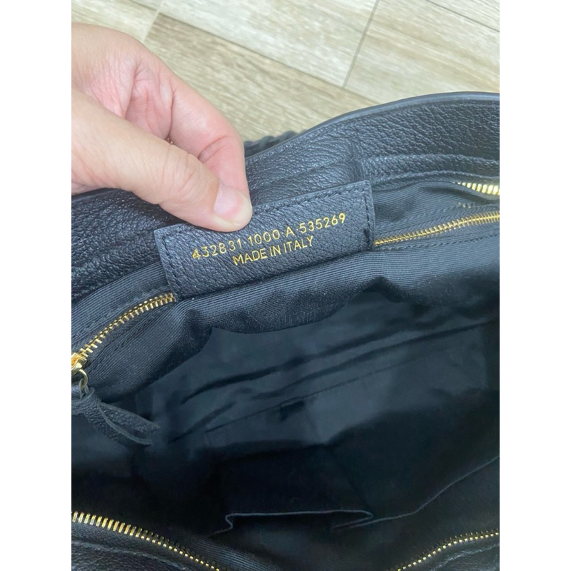 Túi si da voi hiệu Balenciaga