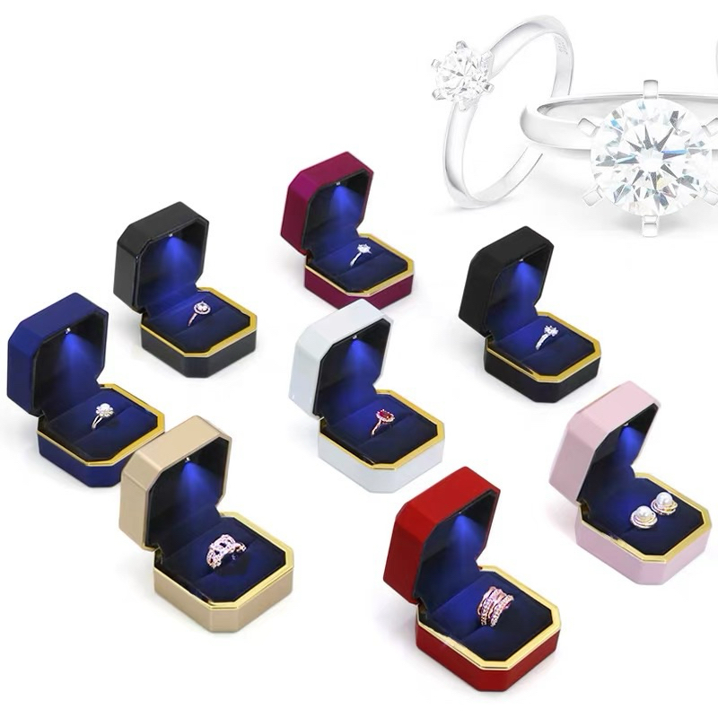 CÓ SẴN HCM- Hộp Đựng Nhẫn cặp, nhẫn Đính Hôn Nhung Hình Vuông Có Đèn LED Sang Trọng - hộp nhẫn đôi