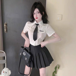 Áo sơ mi kèm cà vạt cá tính