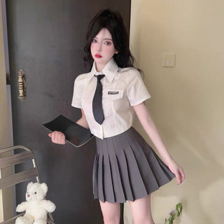 Áo sơ mi kèm cà vạt cá tính