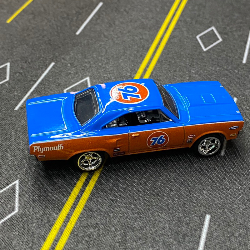 Xe mô hình Hot Wheels 70 Road Runner -Blue- tỉ lệ 1:64
