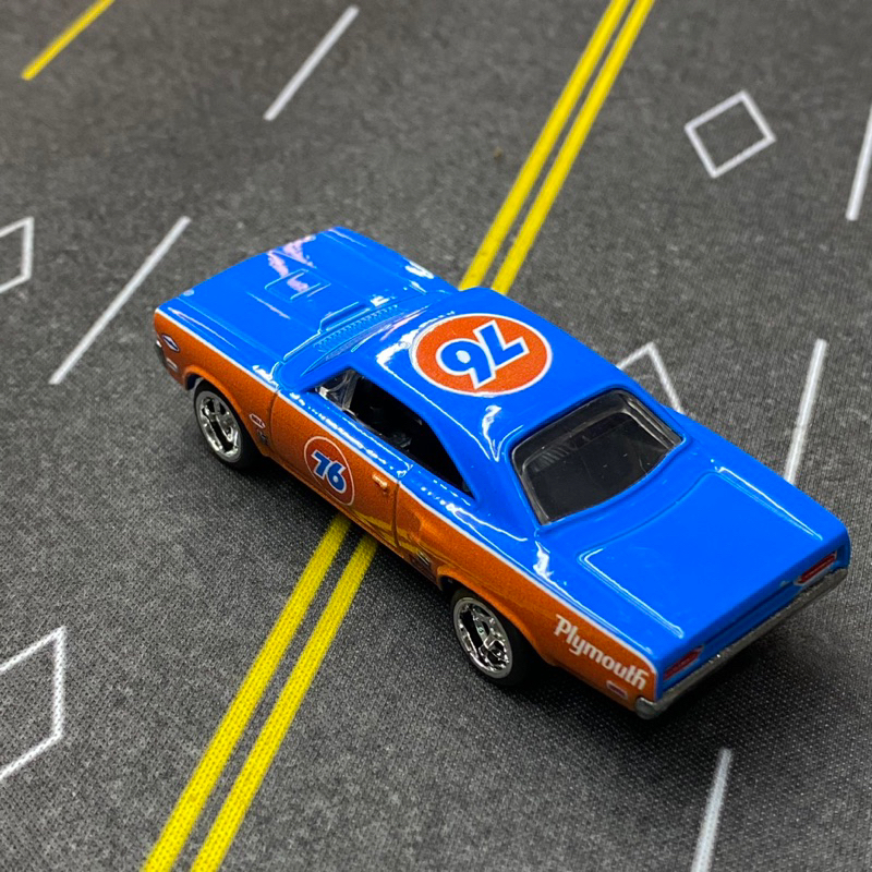 Xe mô hình Hot Wheels 70 Road Runner -Blue- tỉ lệ 1:64