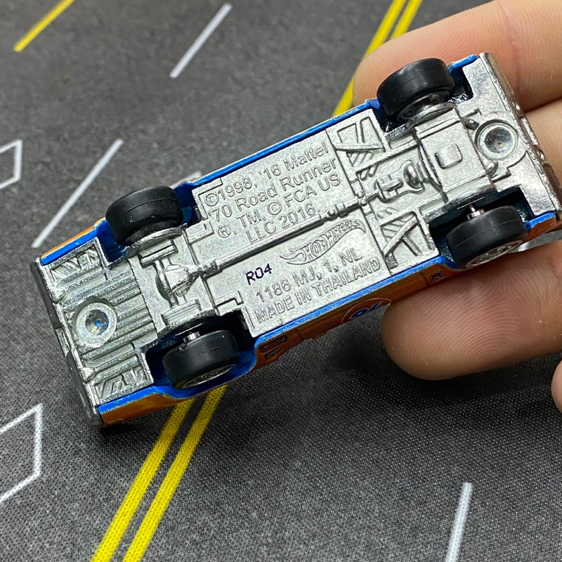 Xe mô hình Hot Wheels 70 Road Runner -Blue- tỉ lệ 1:64