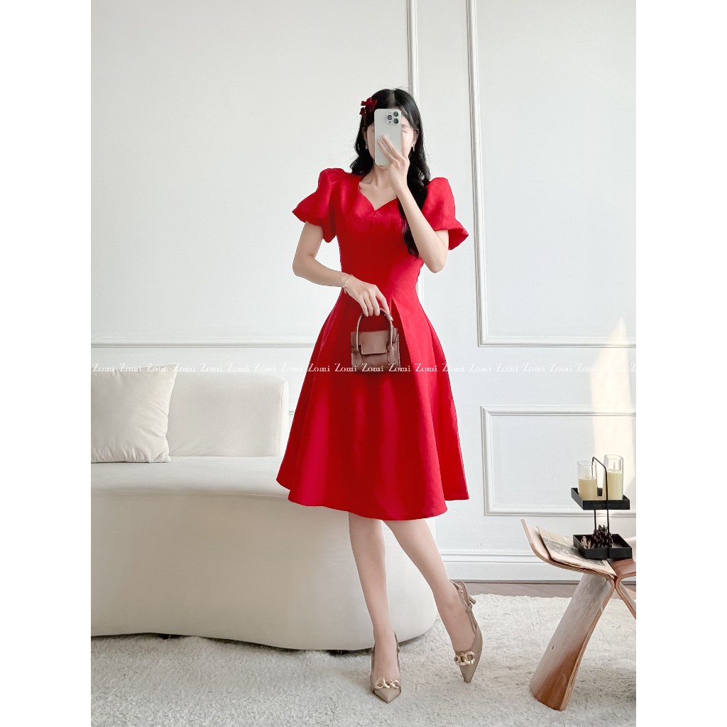 Đầm đỏ nữ xếp ly dáng xòe cổ cách điệu tay phồng dáng dài thiết kế Zomi Z032