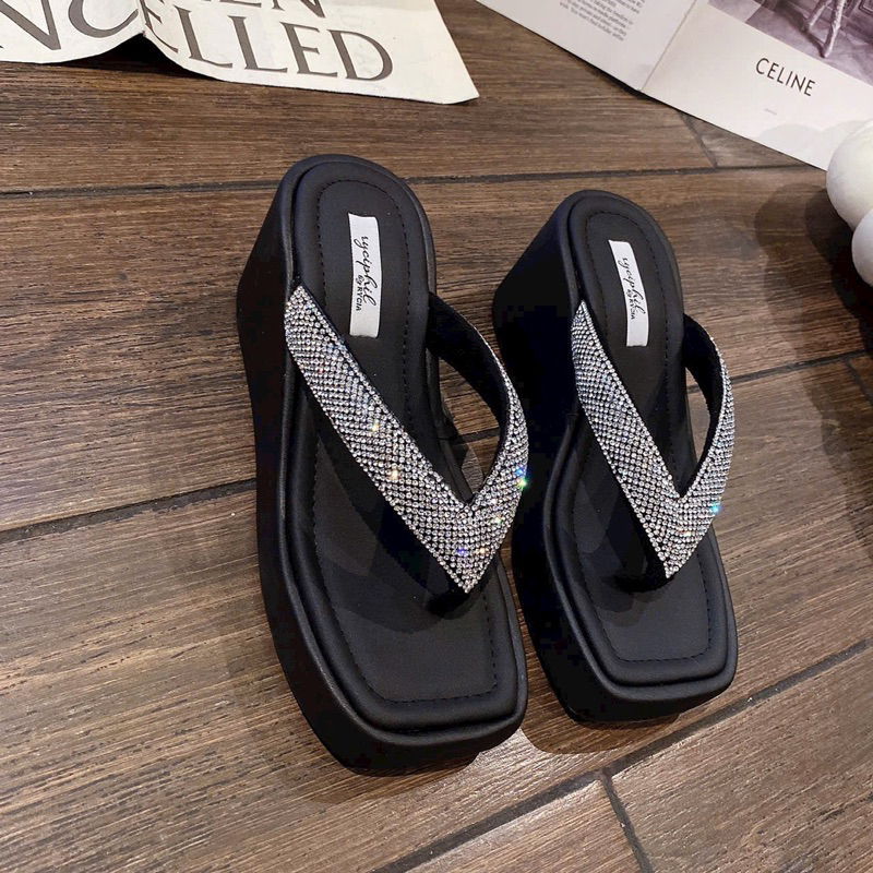 Dép bánh mì kẹp xoàn