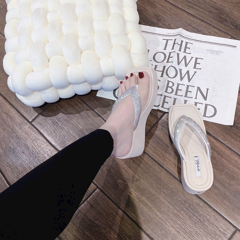 Dép bánh mì kẹp xoàn