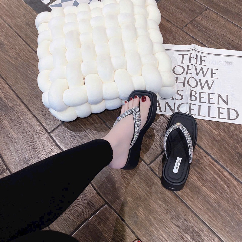 Dép bánh mì kẹp xoàn