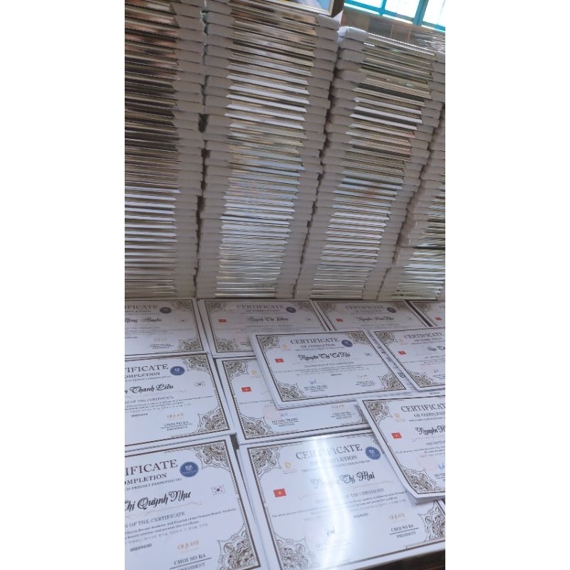 Khung Bằng Khen A4 màu Bạc thời thượng,mặt phim nhựa