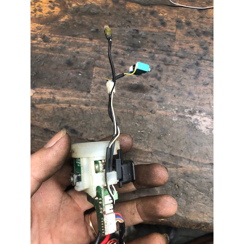 Cò vít gập Makita DF010