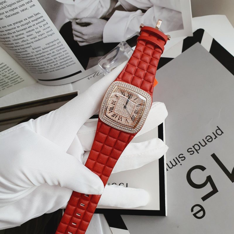Đồng hồ nữ chính hãng Davena 31980 mặt vuông siz 36mm đính đá dây da đỏ sần kẻ ô bản to